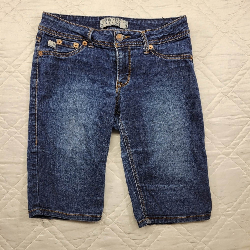 17/21 Exclusive Denim bermudia blue jean shorts size 4